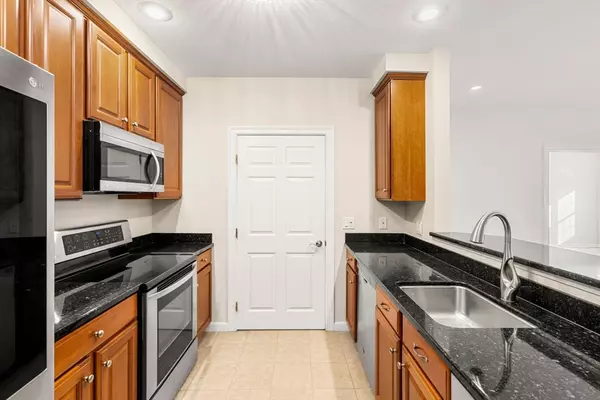 North Andover, MA 01845,190 Chickering Rd #204D