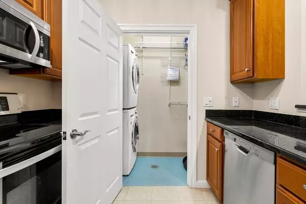 North Andover, MA 01845,190 Chickering Rd #204D