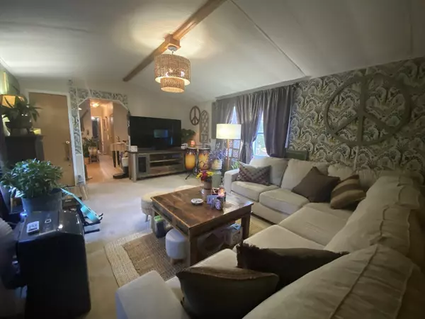 Wareham, MA 02576,51 Crest Dr