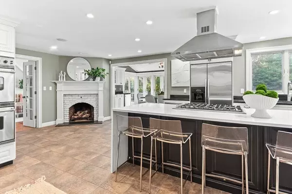 Norfolk, MA 02056,10 Stop River Rd