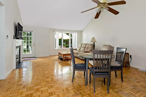 Mashpee, MA 02649,5 Friendship Ct #89
