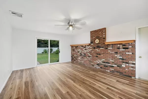 Agawam, MA 01030,92 Highland St