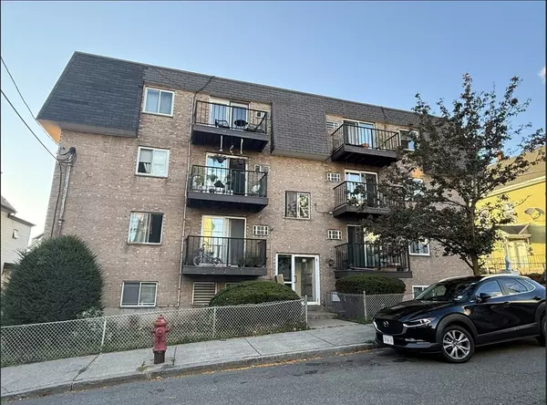 22 Irving St #15, Everett, MA 02149
