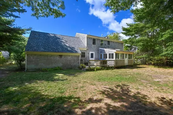 Falmouth, MA 02536,17 Pinewood Dr