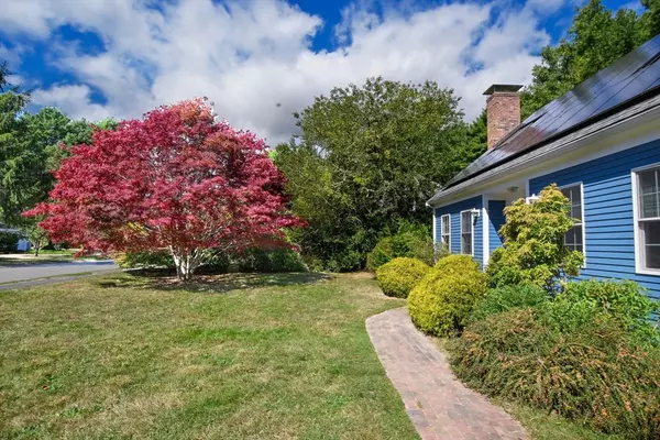 Falmouth, MA 02536,17 Pinewood Dr