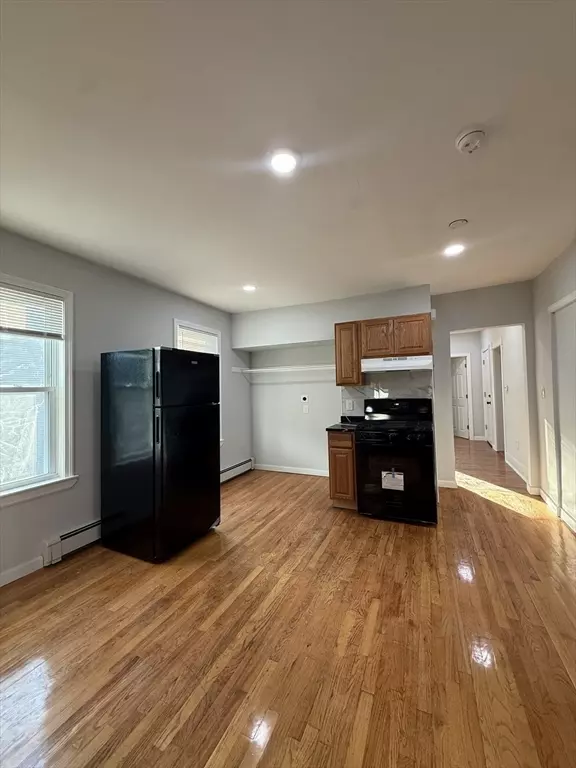 Worcester, MA 01610,78 Hollis St #3
