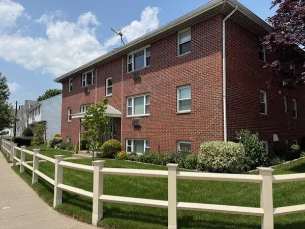 189 River St #6, Waltham, MA 02453