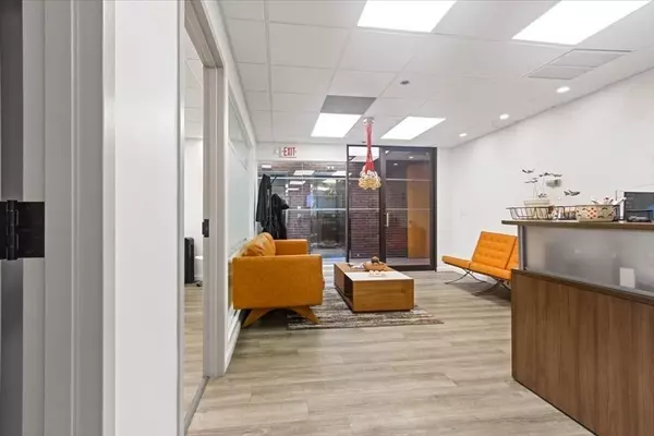 Peabody, MA 01960,100 Corporate Pl #502