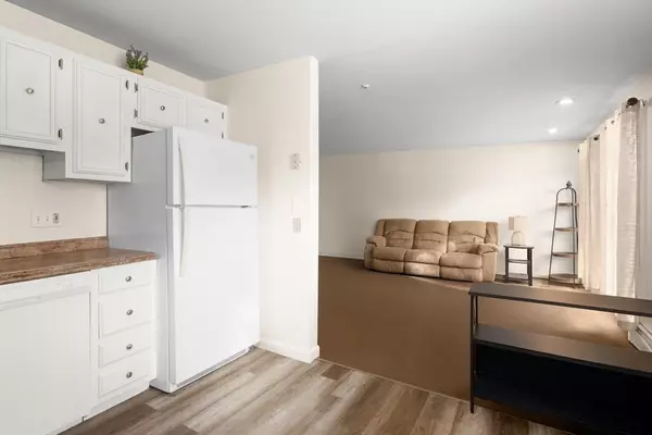 North Andover, MA 01845,54 Fernview Ave #4