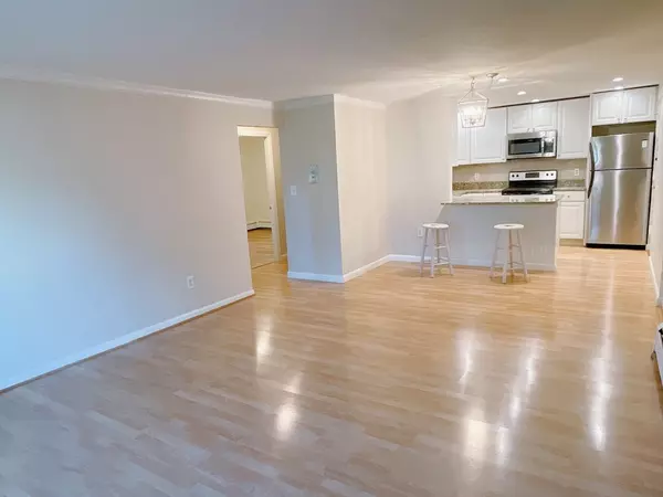 Andover, MA 01810,3 A Colonial Drive #8