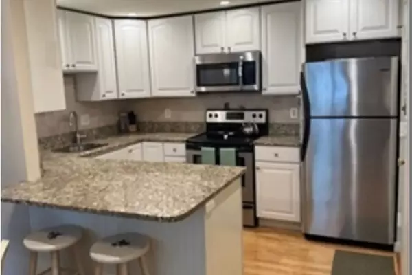 Andover, MA 01810,3 A Colonial Drive #8