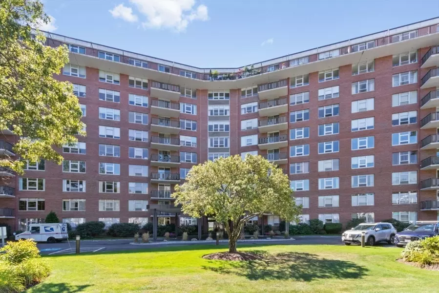 280 Boylston St #PH10, Newton, MA 02467