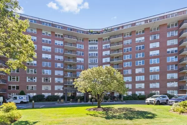 280 Boylston St #PH10, Newton, MA 02467