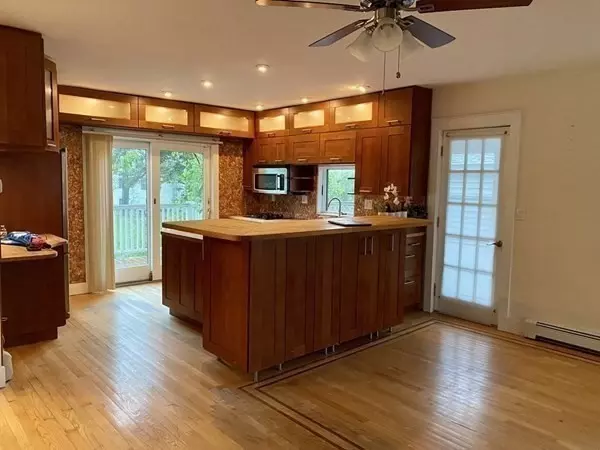 857 Quincy Shore Dr, Quincy, MA 02170