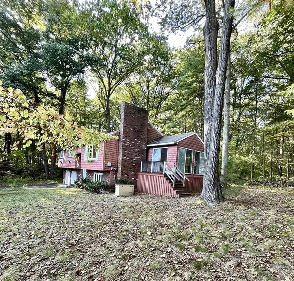 Tyngsborough, MA 01879,55 Glendale