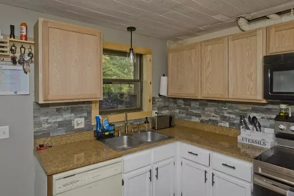 Granby, MA 01033,4 Granby Heights #4