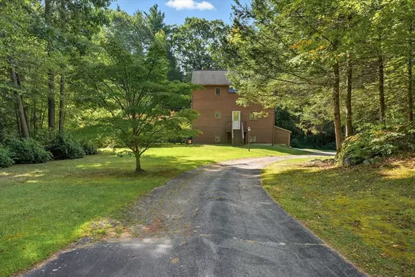 Kingston, NH 03848,16 Jericho Dr