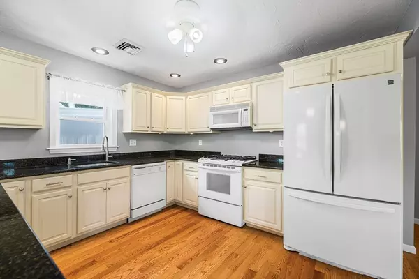 Tyngsborough, MA 01879,20 Birchmont St