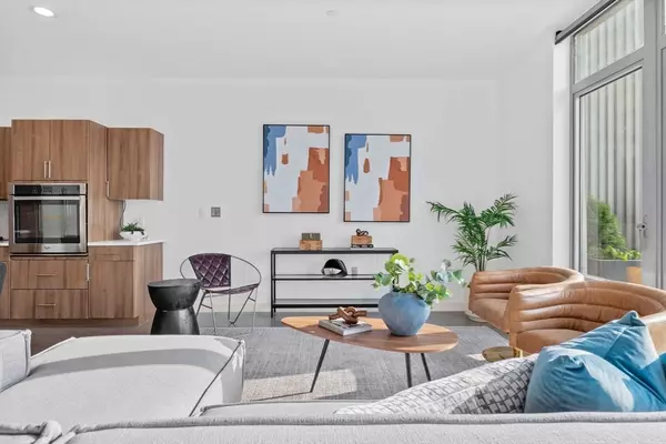 Somerville, MA 02143,9 Medford Street #PH3