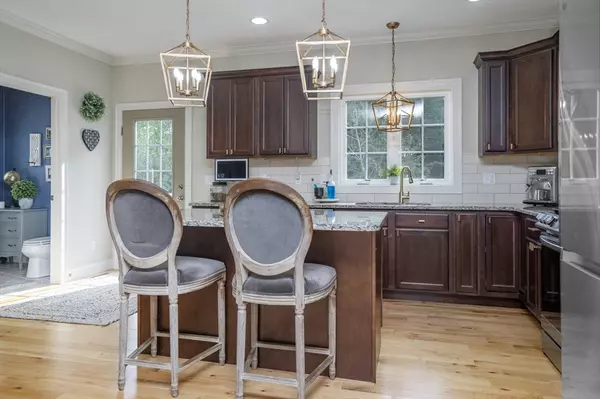 Amesbury, MA 01913,2 Locke Hill Ln