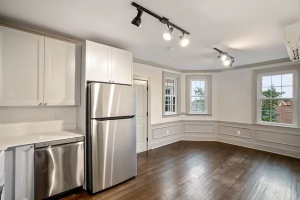 Cambridge, MA 02138,9 Dana St #33