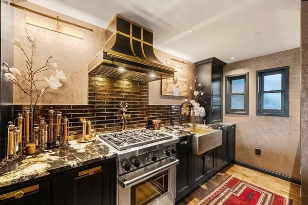 Boston, MA 02109,220 Commercial St #5A