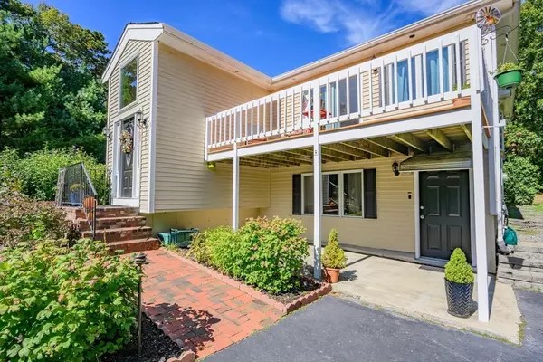 Sandwich, MA 02563,3 Anne Circle