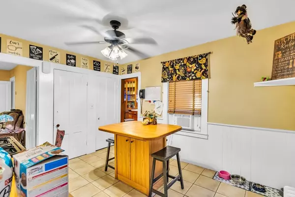 Southborough, MA 01772,9 Cherry St