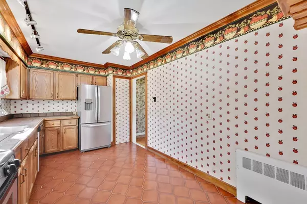 Chicopee, MA 01022,101 Doverbrook Rd #101
