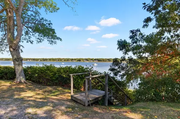 Falmouth, MA 02536,52 Cedar St