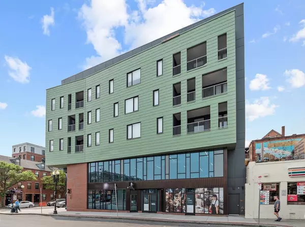 2 Maverick Sq, Boston, MA 02128