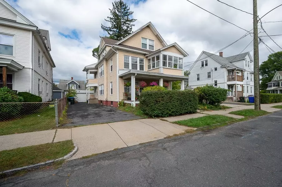 12 Prescott St, Springfield, MA 01108