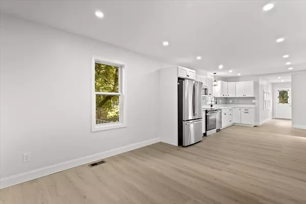 Berkley, MA 02779,20 Grove St