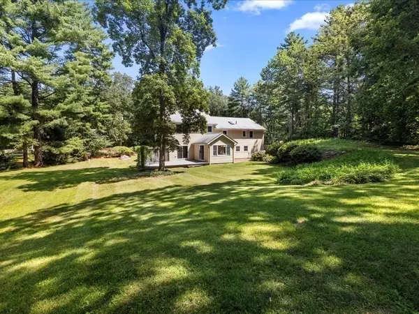 15 Woodridge Rd, Dover, MA 02030