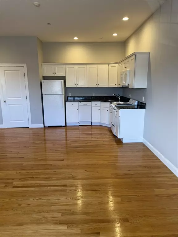 Braintree, MA 02184,60 Pearl Street #206