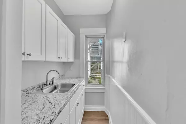 Fall River, MA 02721,256 Whipple St