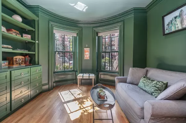 Boston, MA 02118,33 Concord Sq #1