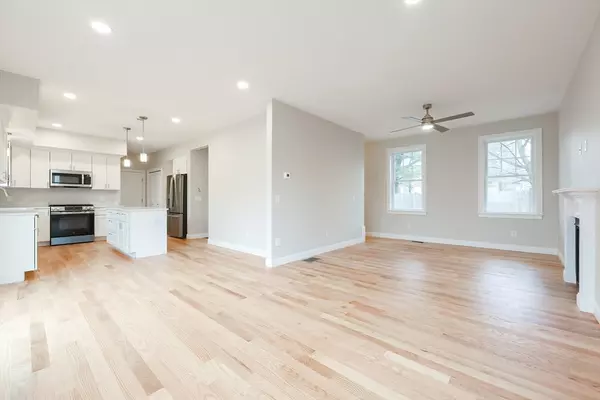 Walpole, MA 02081,22 Holly Road