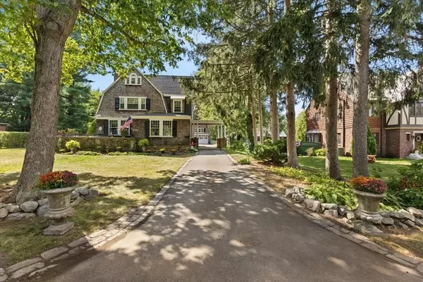 155 Mount Vernon St, Dedham, MA 02026