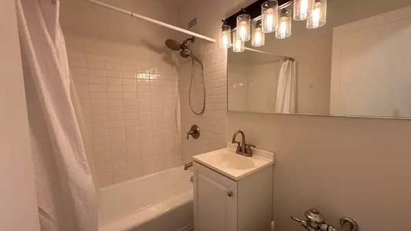 Springfield, MA 01103,140 Chestnut #301