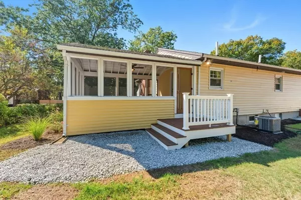 Bellingham, MA 02019,15 Taunton St