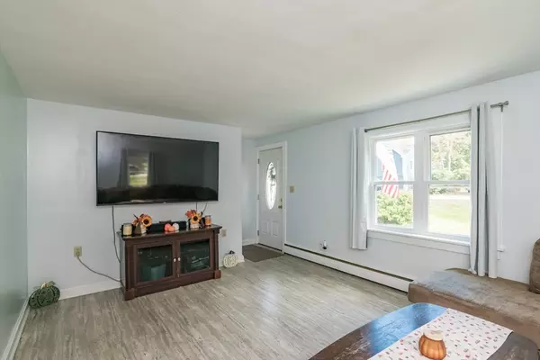 Warren, MA 01083,82 Comins Pond Rd