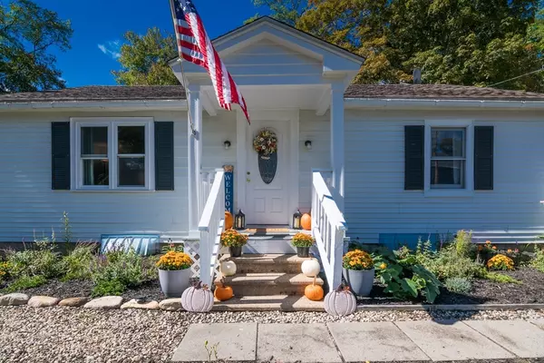 Warren, MA 01083,82 Comins Pond Rd