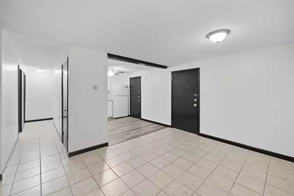 Dracut, MA 01826,700 Robbins Ave #6