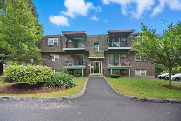 Dracut, MA 01826,700 Robbins Ave #6