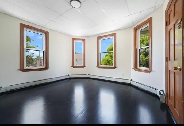 Fall River, MA 02724,628 S Almond #2