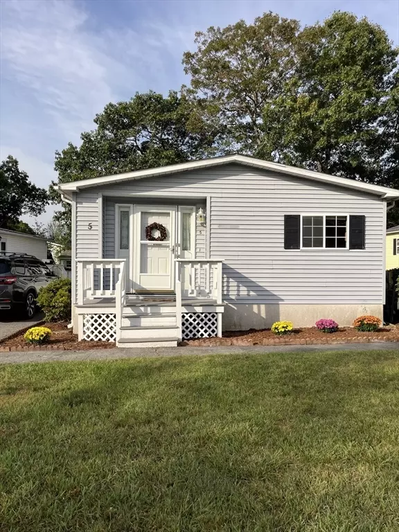 5 Juniper Cir, Rockland, MA 02370