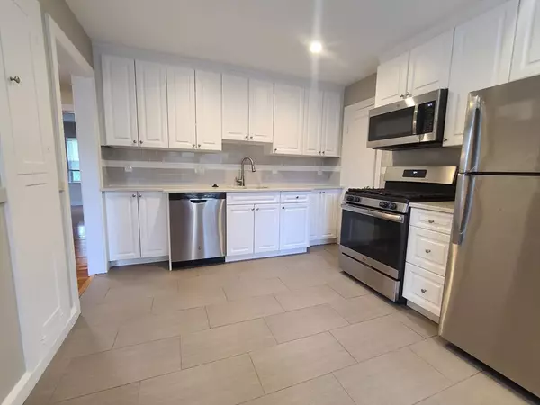 165 Everett St #2, Quincy, MA 02170