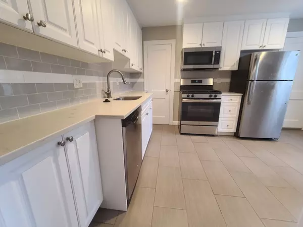 Quincy, MA 02170,165 Everett St #2