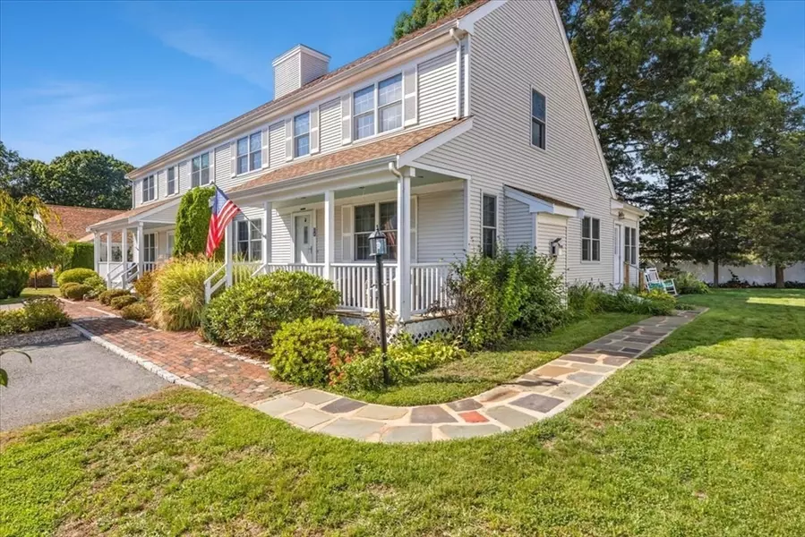 16 Trotting Park Rd #2B, Falmouth, MA 02536